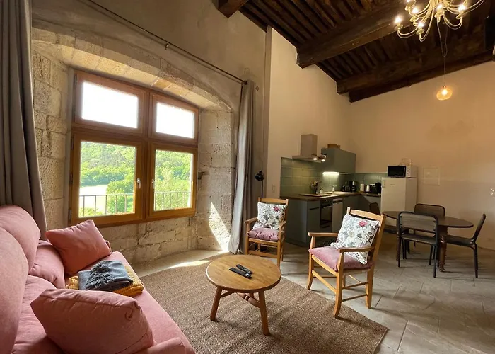 Chateau De Latour Sur Sorgue * Marnhagues-et-Latour