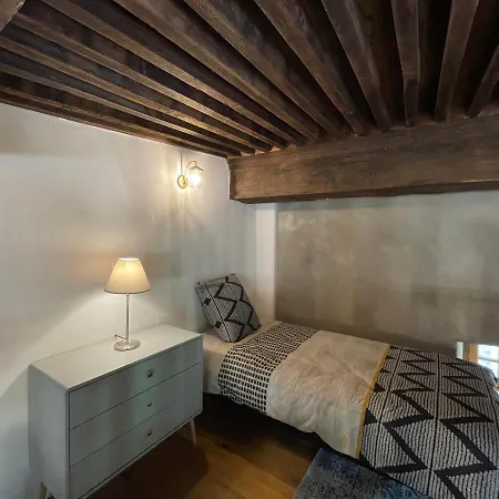 Chateau De Latour Sur Sorgue * Marnhagues-et-Latour