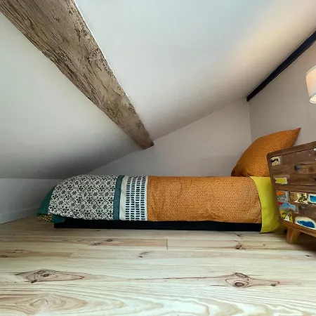 Chateau De Latour Sur Sorgue Lägenhet Marnhagues-et-Latour