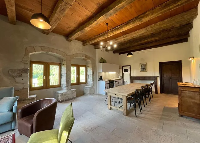 Chateau De Latour Sur Sorgue