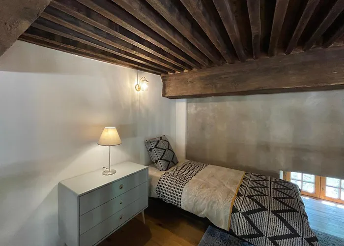 Chateau De Latour Sur Sorgue * Marnhagues-et-Latour