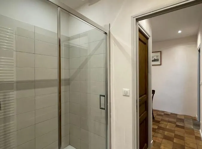 Chateau De Latour Sur Sorgue アパート